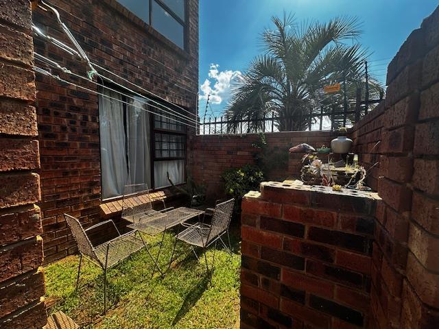 2 Bedroom Property for Sale in Langenhovenpark Free State
